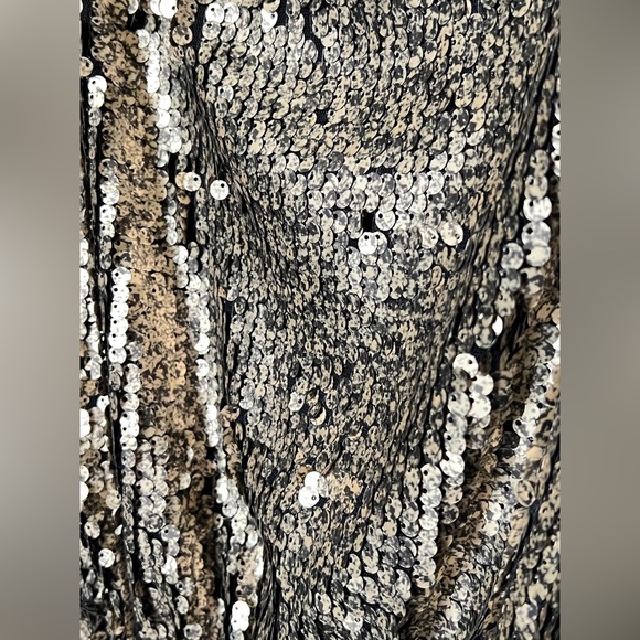 ⭐️ NWT Gold Sequence Tank - Picture 3 of 3